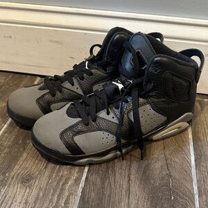 Jordan Kids Sneakers in Black and Gray